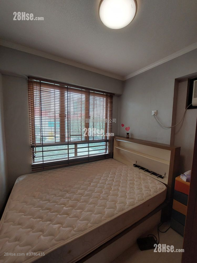 Hung Hom Gardens Sell 3 Bedrooms , 1 Bathroom 480 ft²