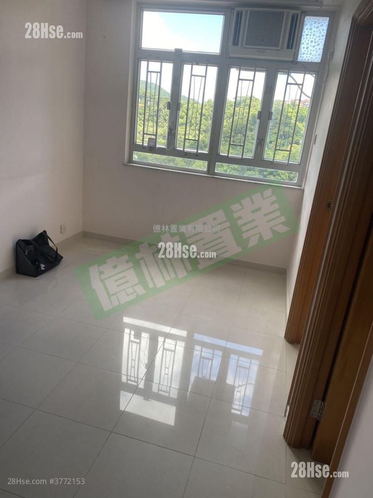 Hong Wah Court Sell 2 Bedrooms , 1 Bathroom 380 ft²