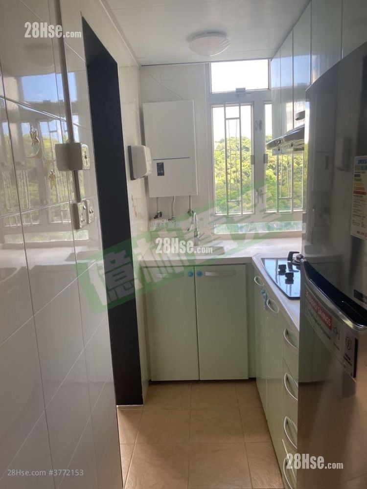 Hong Wah Court Sell 2 Bedrooms , 1 Bathroom 380 ft²