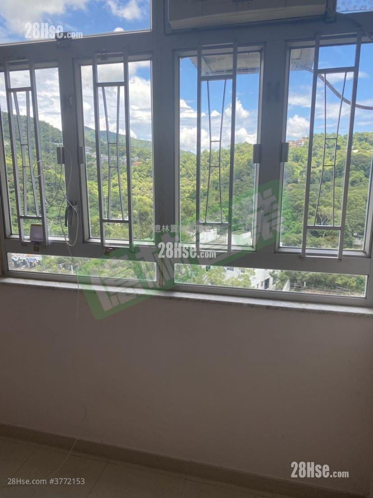 Hong Wah Court Sell 2 Bedrooms , 1 Bathroom 380 ft²