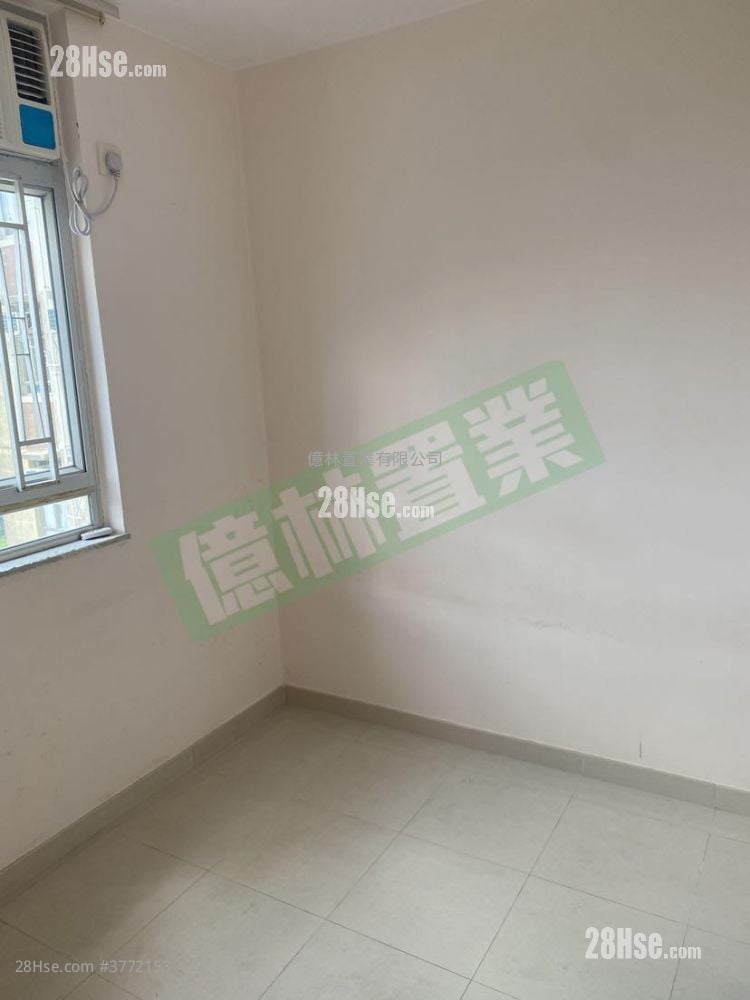 Hong Wah Court Sell 2 Bedrooms , 1 Bathroom 380 ft²