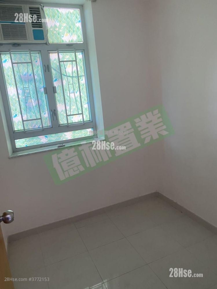 Hong Wah Court Sell 2 Bedrooms , 1 Bathroom 380 ft²
