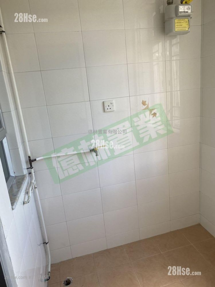 Hong Wah Court Sell 2 Bedrooms , 1 Bathroom 380 ft²