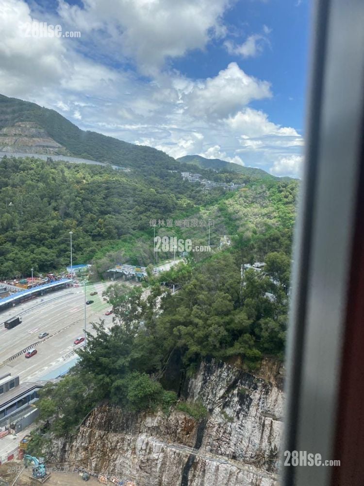 Hong Wah Court Sell 2 Bedrooms , 1 Bathroom 380 ft²