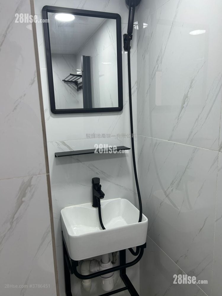 Golden Crown Court Rental 1 Bedroom , 1 Bathroom 160 ft²