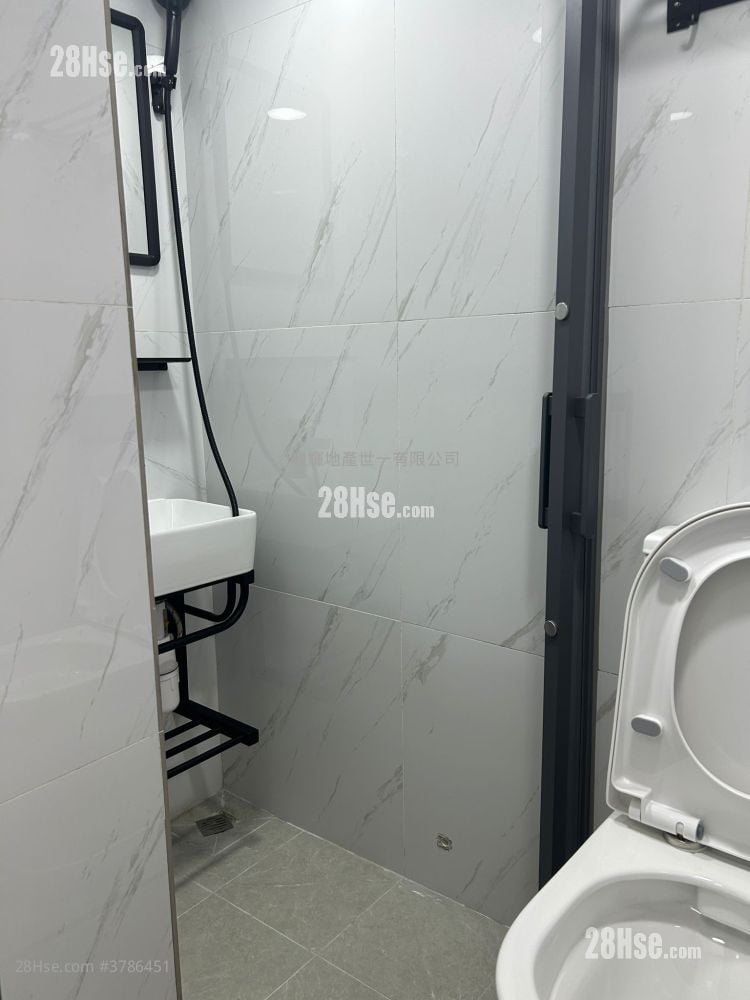 Golden Crown Court Rental 1 Bedroom , 1 Bathroom 160 ft²