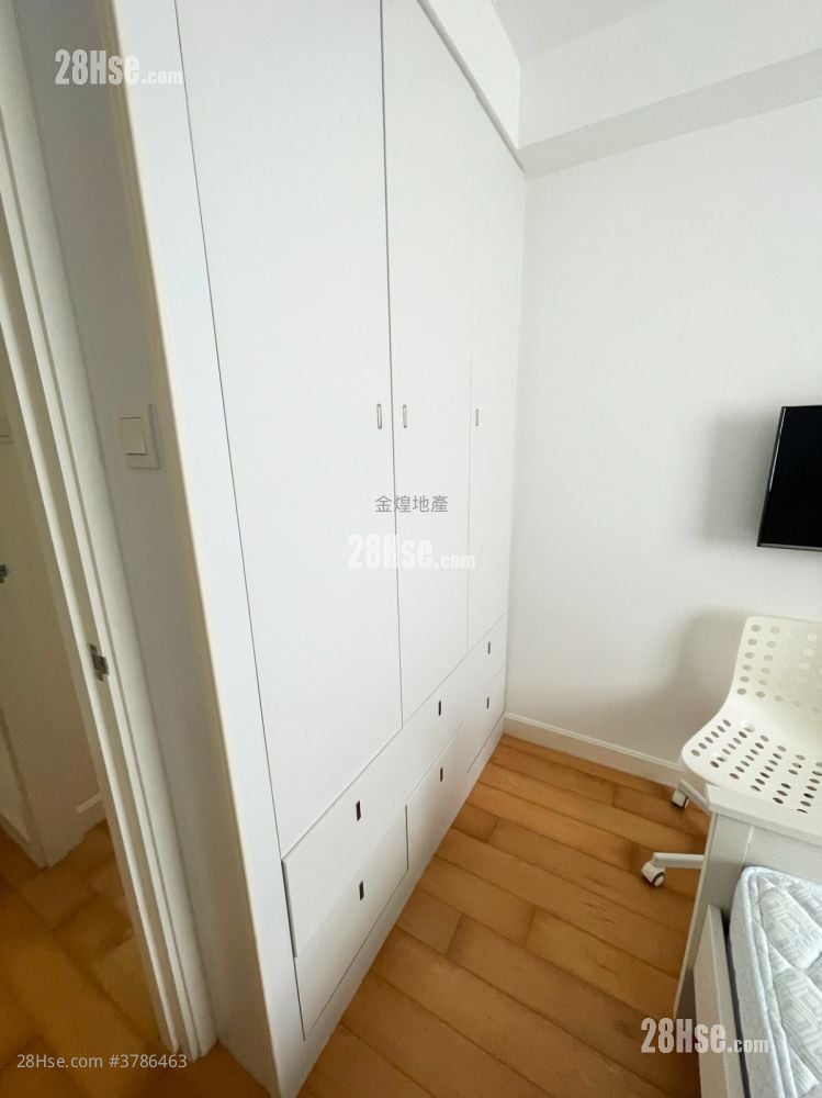 Village Tower Rental 3 Bedrooms 805 ft²