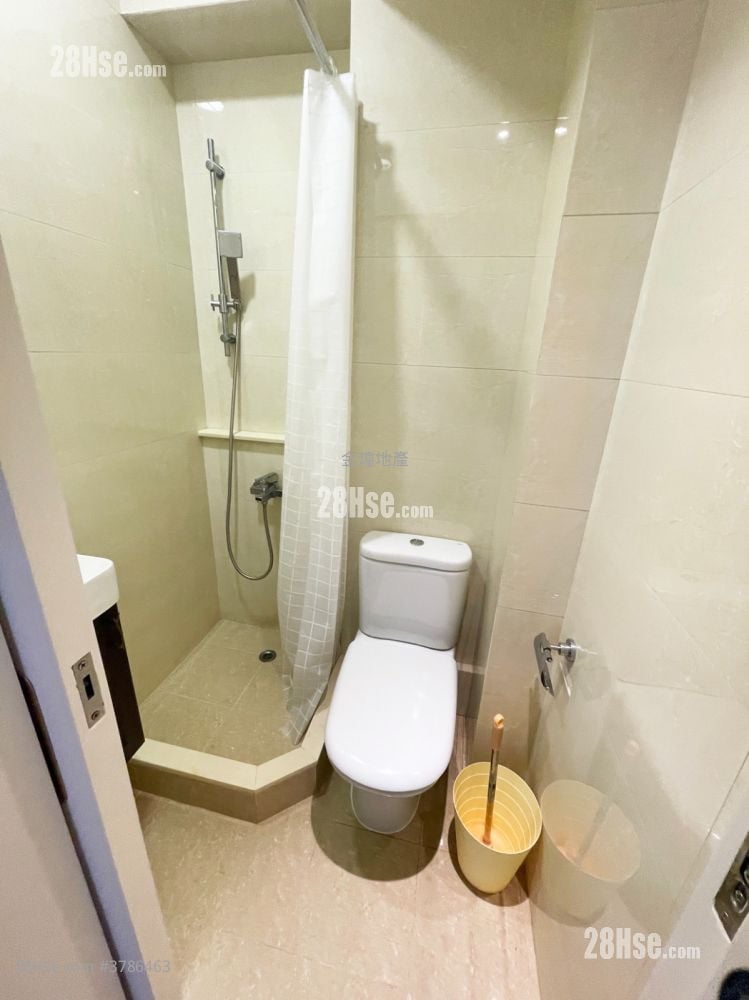 Village Tower Rental 3 Bedrooms 805 ft²