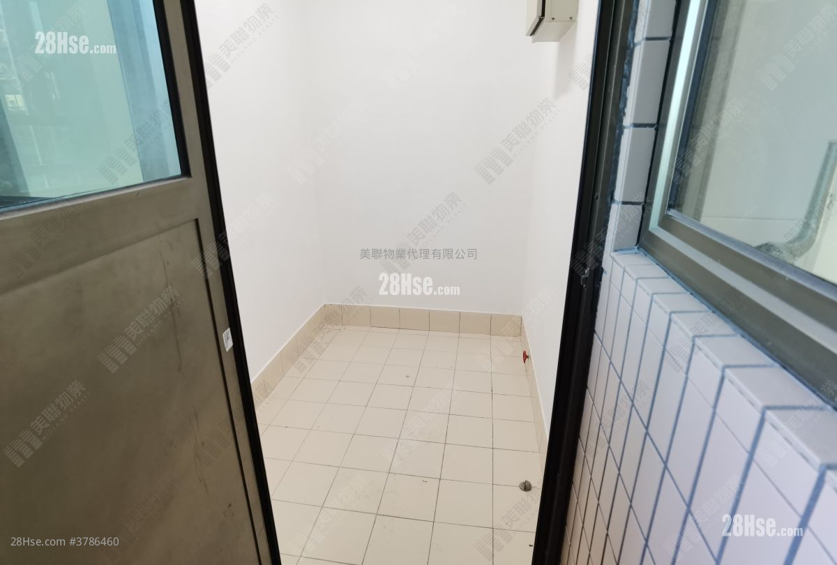 King's Park Villa Sell 3 Bedrooms , 2 Bathrooms 1,136 ft²