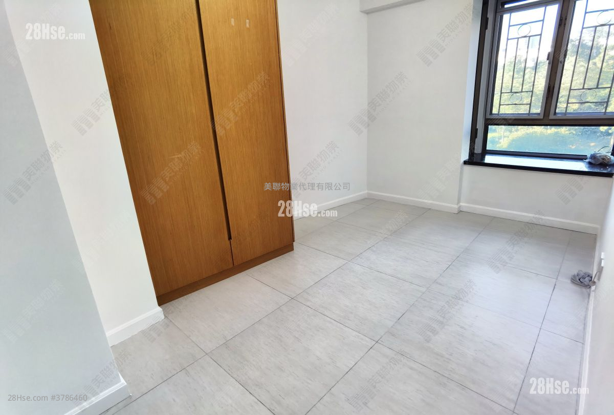 King's Park Villa Sell 3 Bedrooms , 2 Bathrooms 1,136 ft²