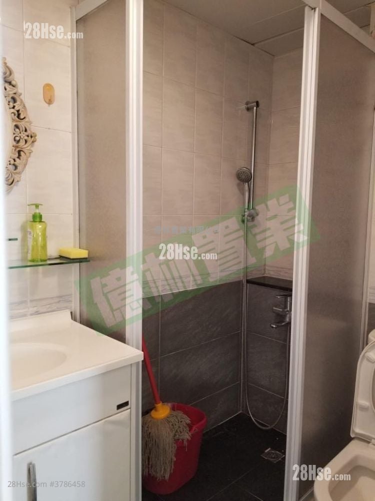 Hong Wah Court Sell 2 Bedrooms , 1 Bathroom 423 ft²