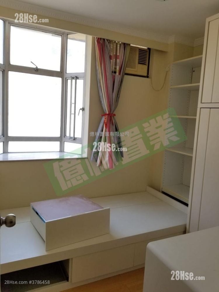 Hong Wah Court Sell 2 Bedrooms , 1 Bathroom 423 ft²