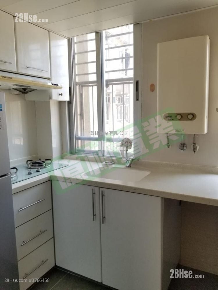 Hong Wah Court Sell 2 Bedrooms , 1 Bathroom 423 ft²