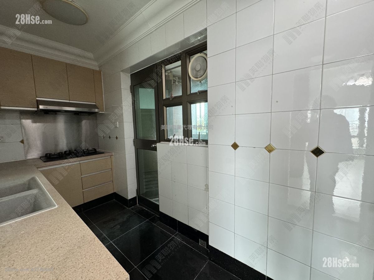 King's Park Villa Sell 3 Bedrooms , 2 Bathrooms 1,136 ft²