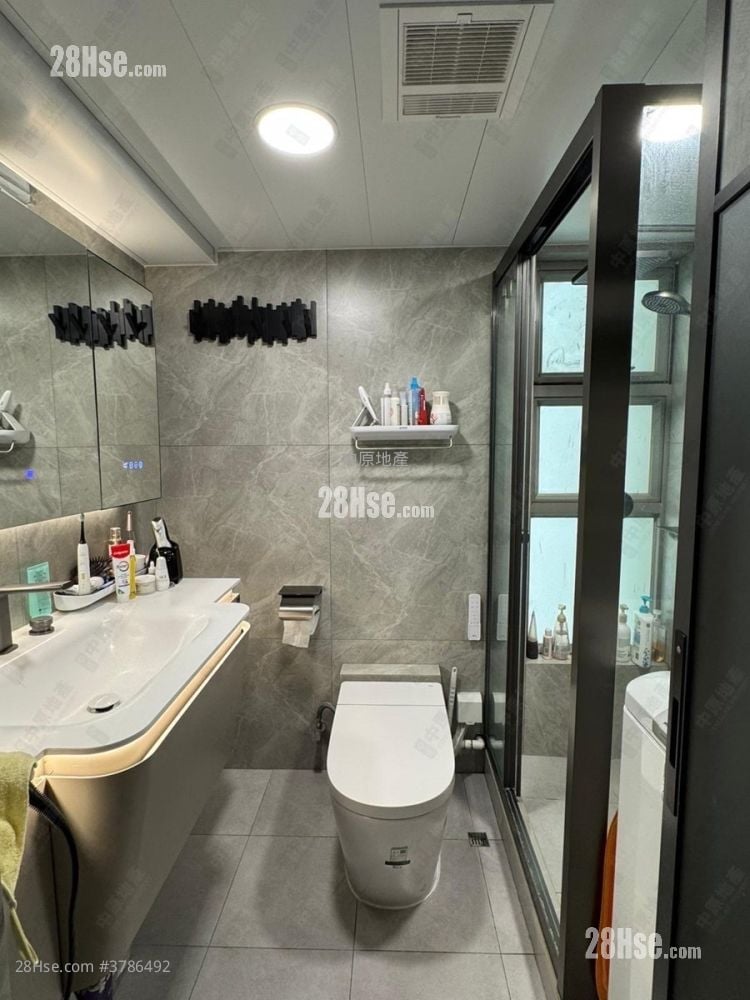 Hampton Place Sell 2 Bedrooms 463 ft²