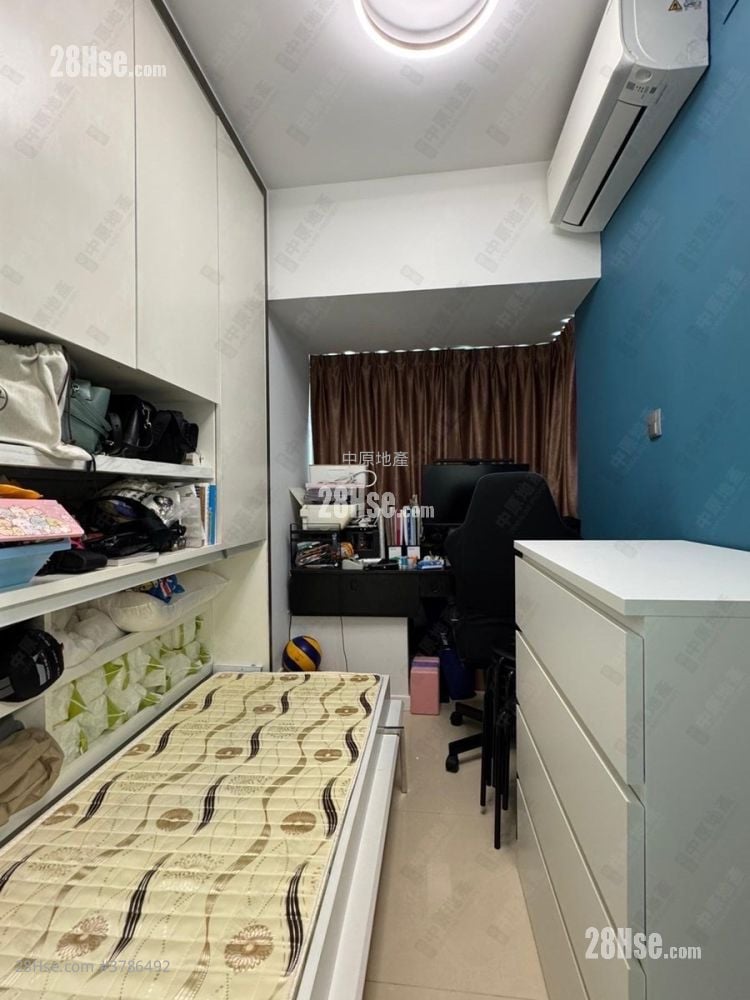 Hampton Place Sell 2 Bedrooms 463 ft²