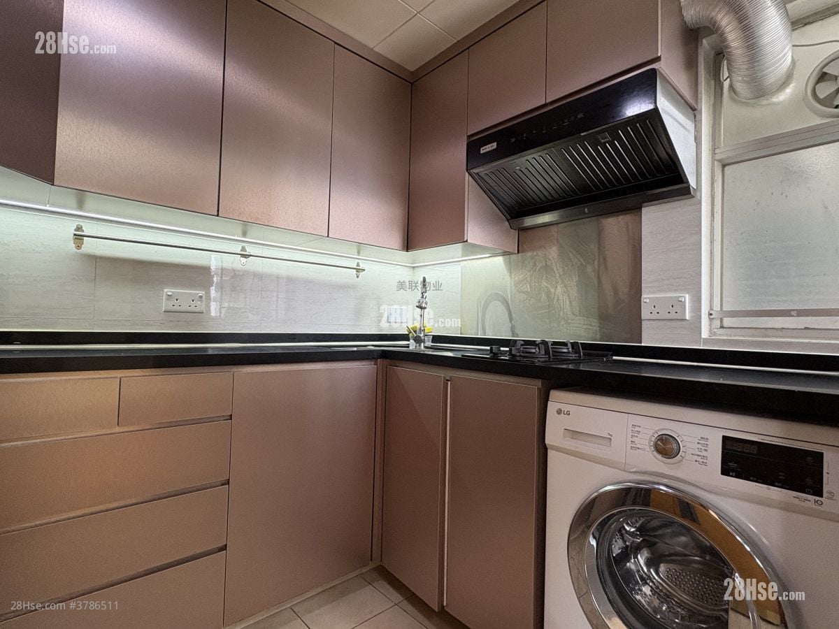 厨房: 嘉湖山庄 租盘 3 房 , 2 浴室 623 平方尺