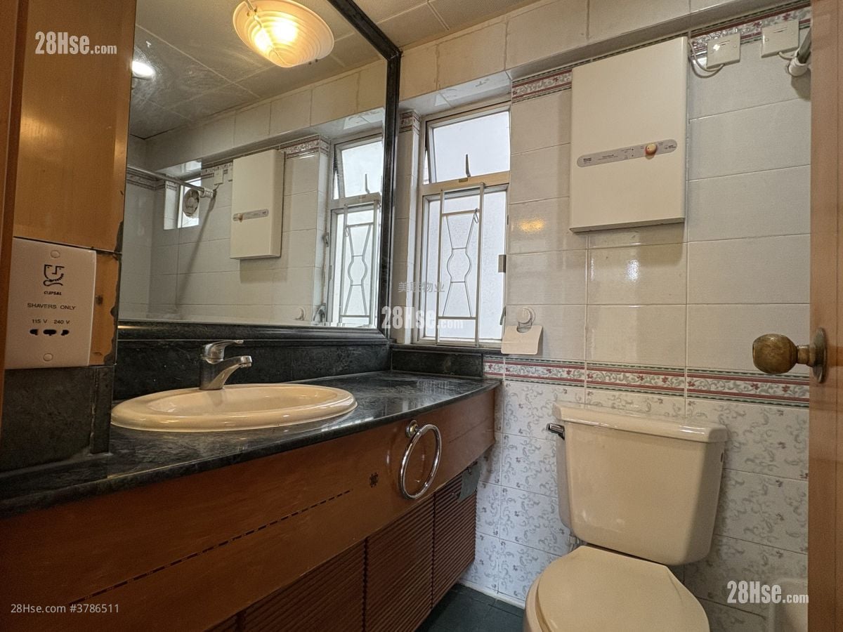 浴室: 嘉湖山庄 租盘 3 房 , 2 浴室 623 平方尺