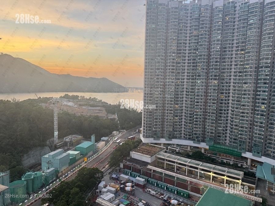 Tung Chung Crescent Sell 3 Bedrooms , 2 Bathrooms 803 ft²