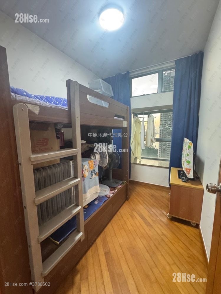 Tung Chung Crescent Sell 3 Bedrooms , 2 Bathrooms 803 ft²