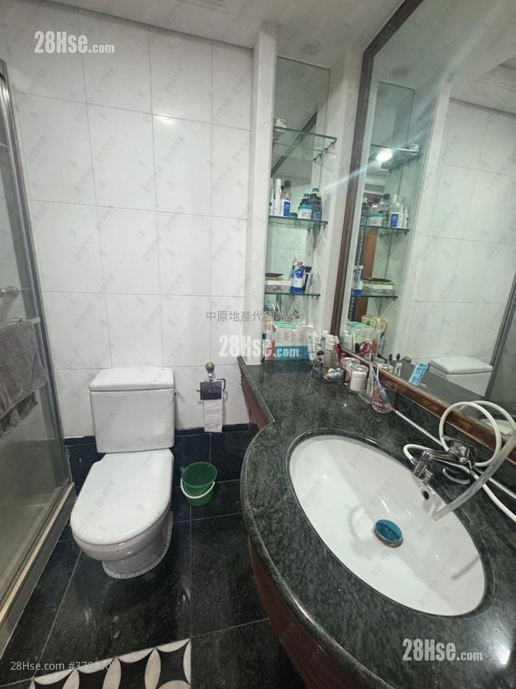 Tung Chung Crescent Sell 3 Bedrooms , 2 Bathrooms 803 ft²