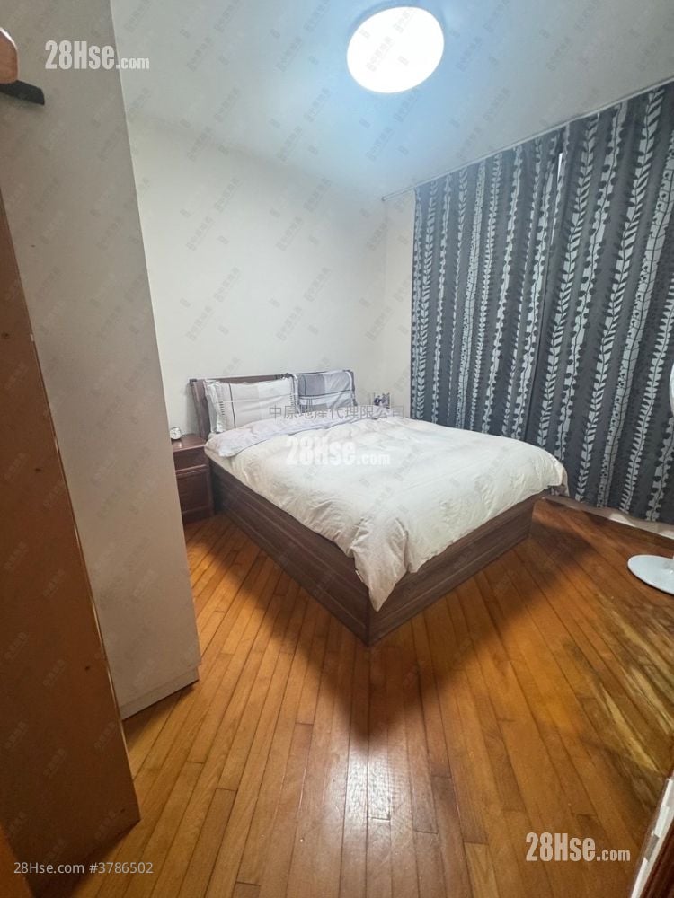 Tung Chung Crescent Sell 3 Bedrooms , 2 Bathrooms 803 ft²