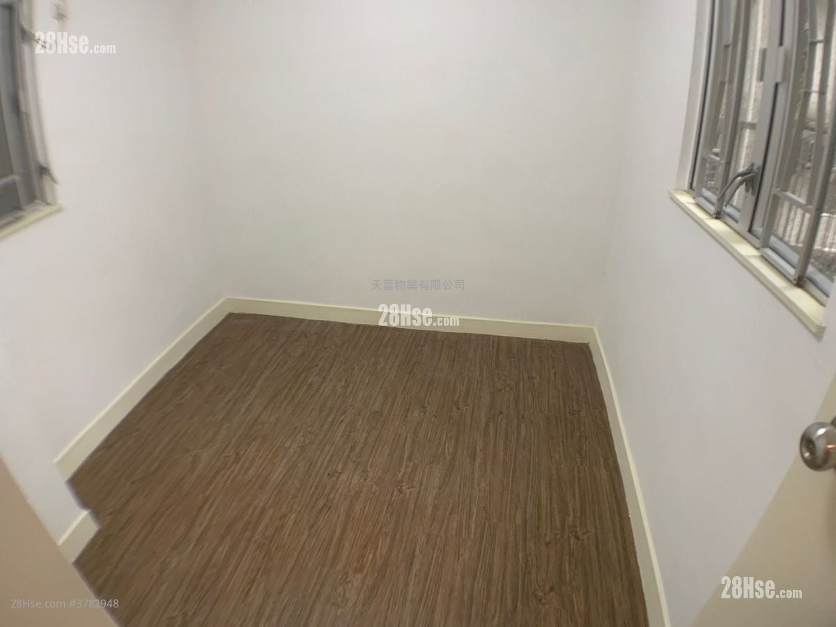 Sunshine Plaza Sell 2 Bedrooms , 1 Bathroom 314 ft²