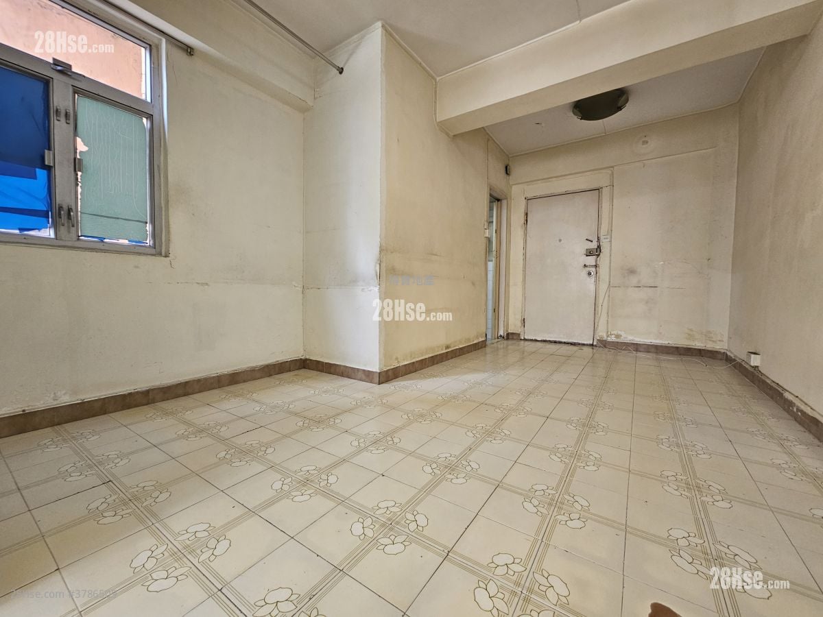 Apartment Sell 2 Bedrooms , 1 Bathroom 374 ft²