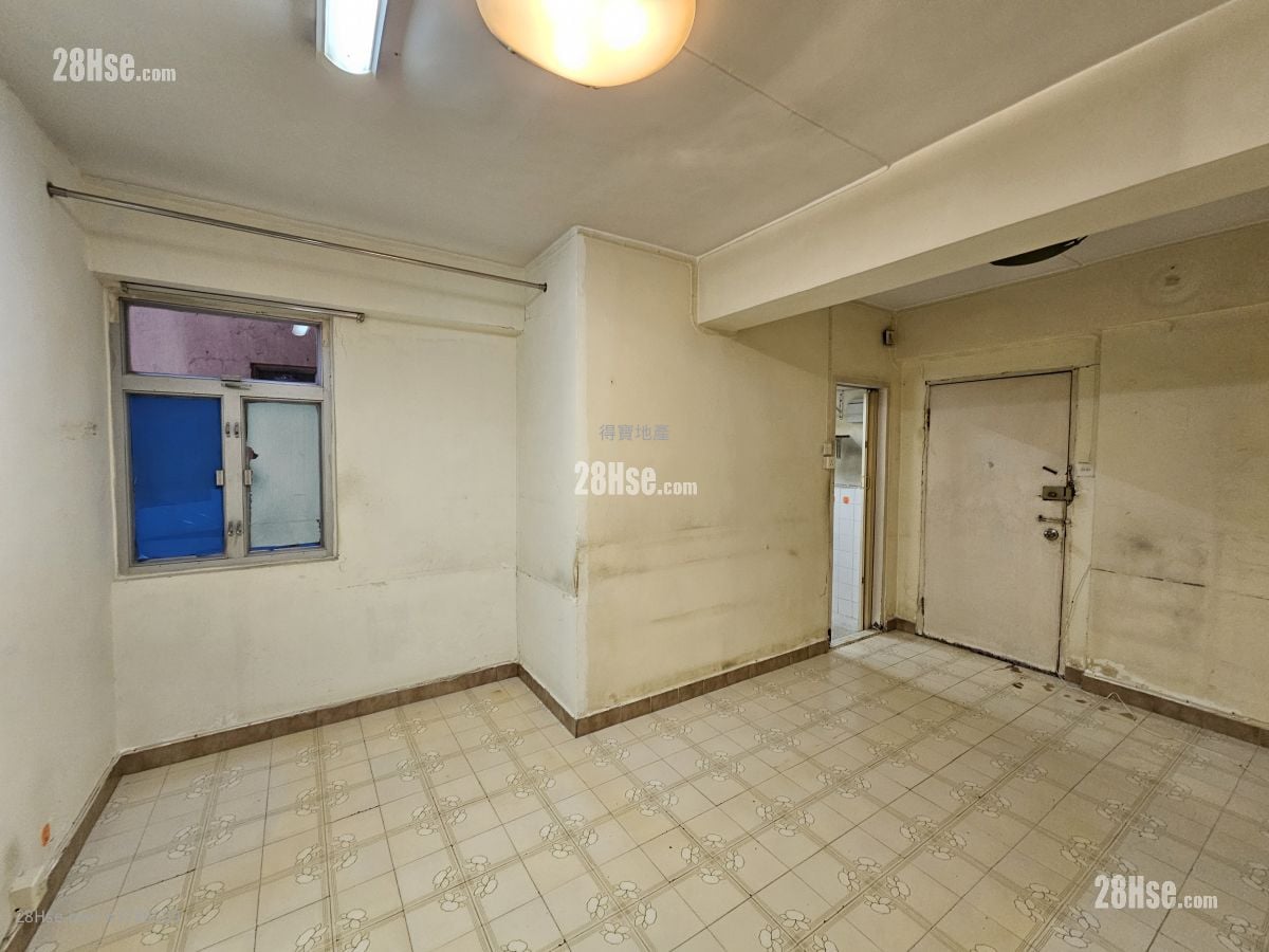 Apartment Sell 2 Bedrooms , 1 Bathroom 374 ft²