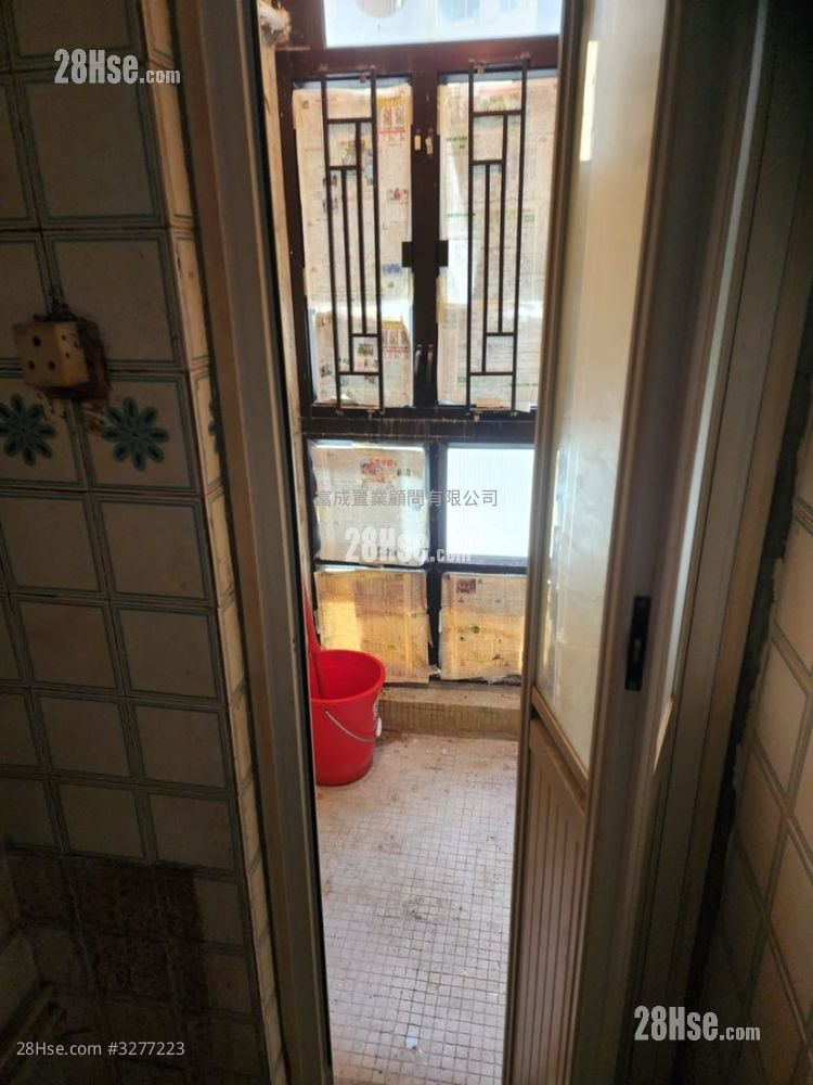 Hiu Ming Court Sell 360 ft²