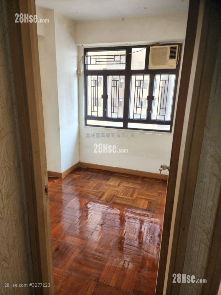 Hiu Ming Court Sell 360 ft²