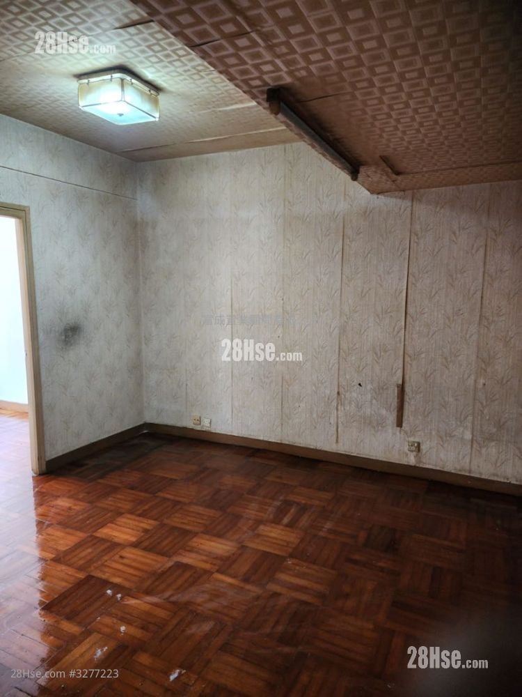Hiu Ming Court Sell 360 ft²