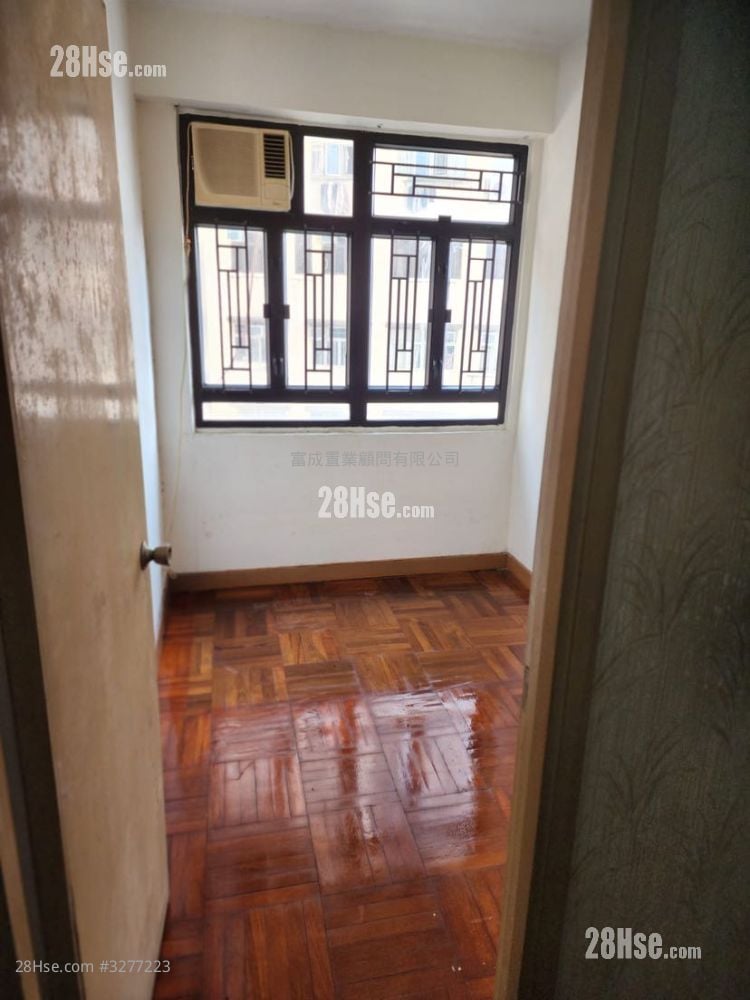 Hiu Ming Court Sell 360 ft²