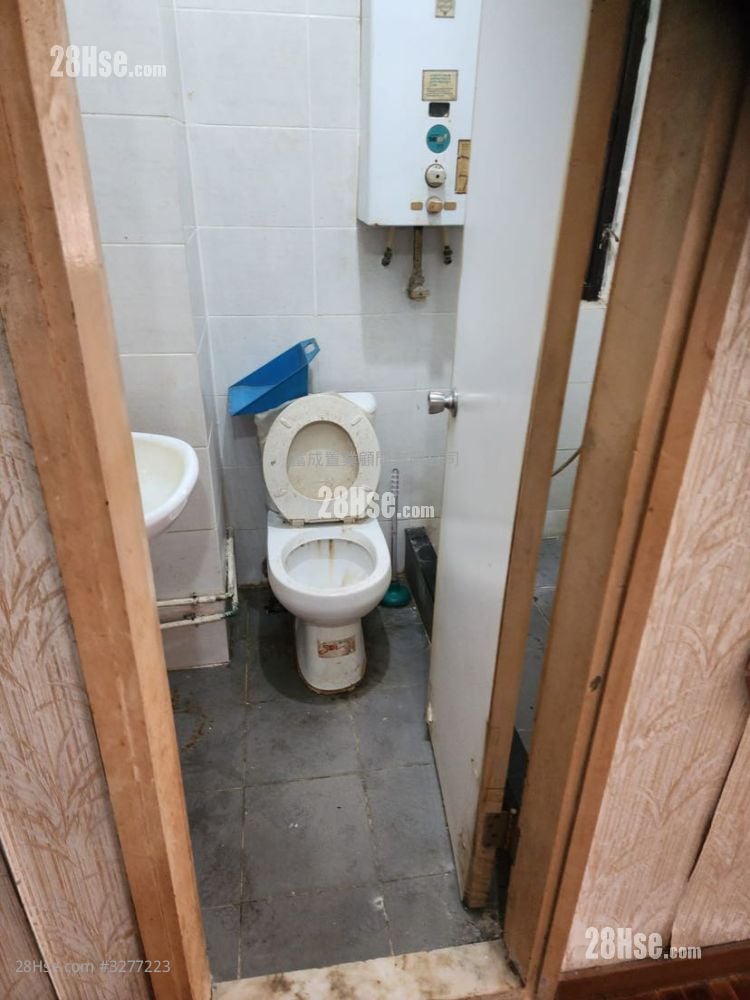 Hiu Ming Court Sell 360 ft²