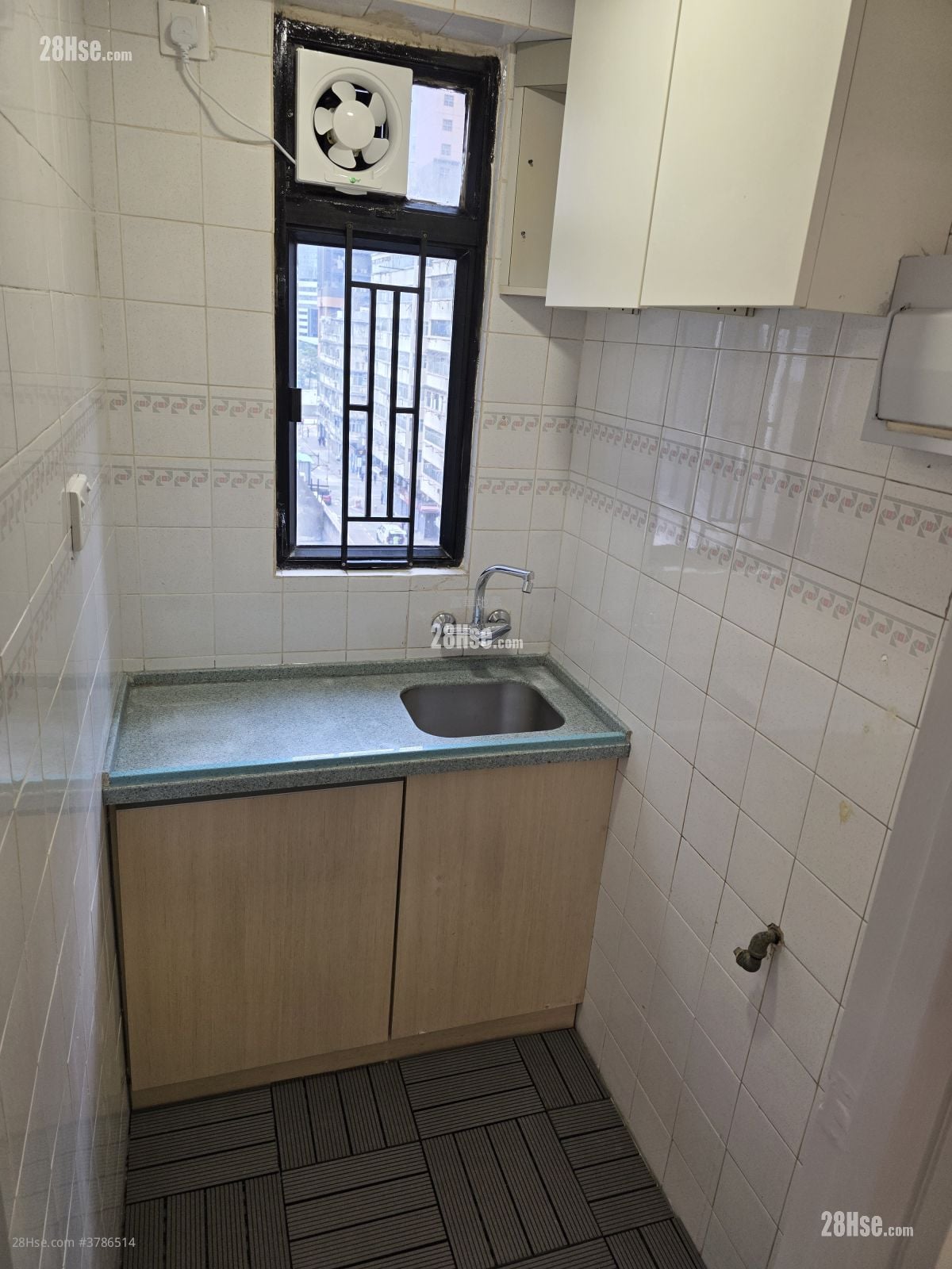 Cheung Wah Court Rental 2 Bedrooms , 1 Bathroom 309 ft²