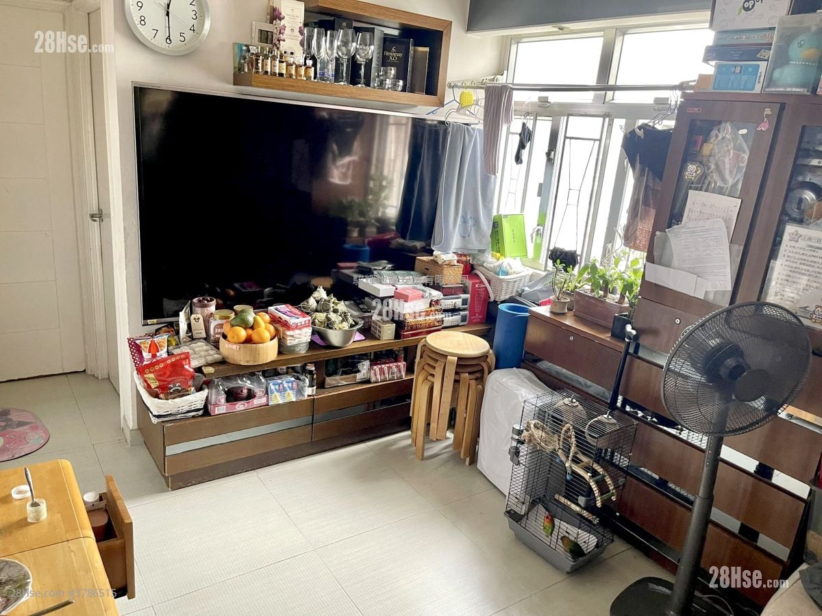 Shun Lee Building Sell 2 Bedrooms , 1 Bathroom 365 ft²