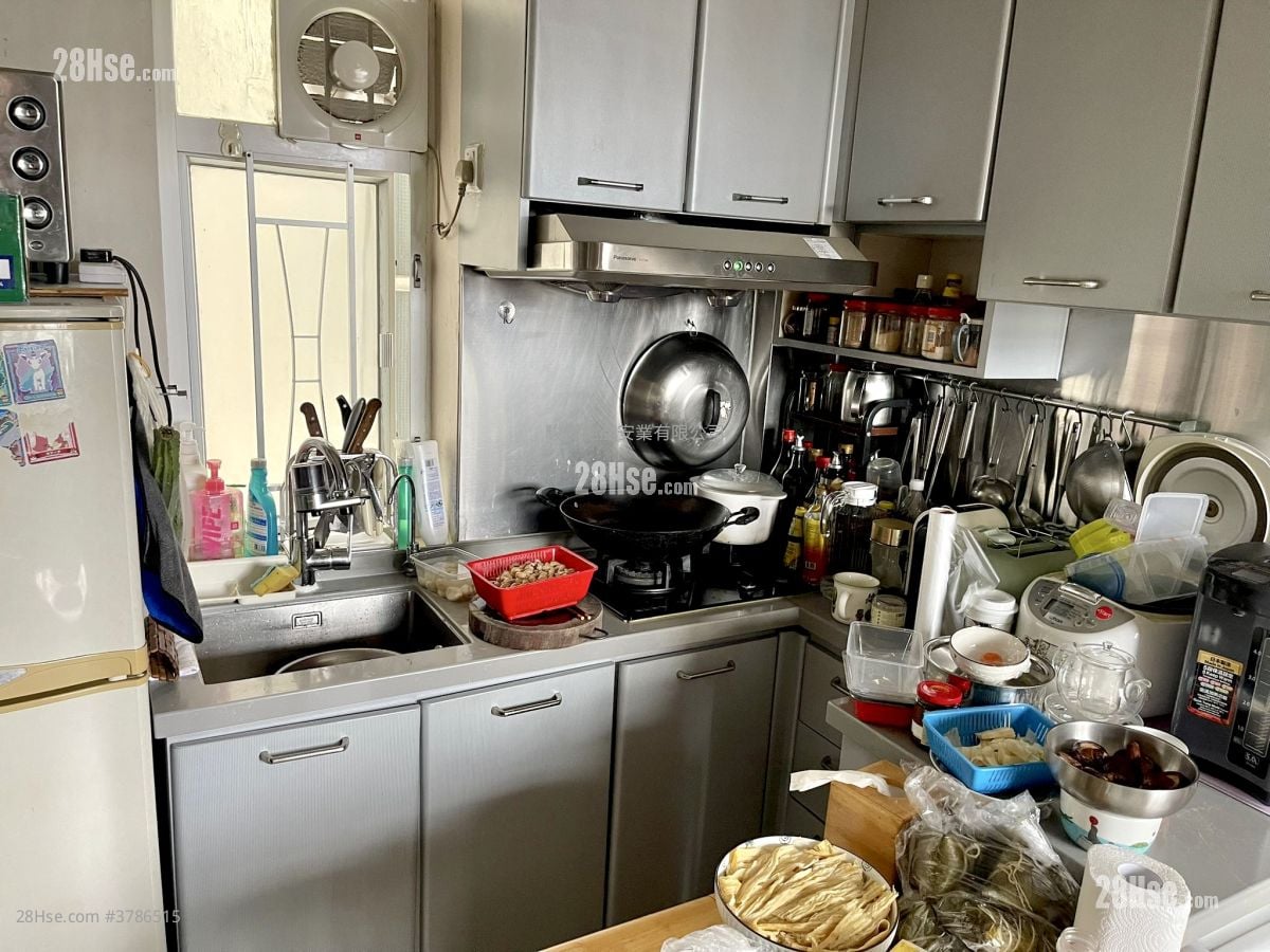 Shun Lee Building Sell 2 Bedrooms , 1 Bathroom 365 ft²