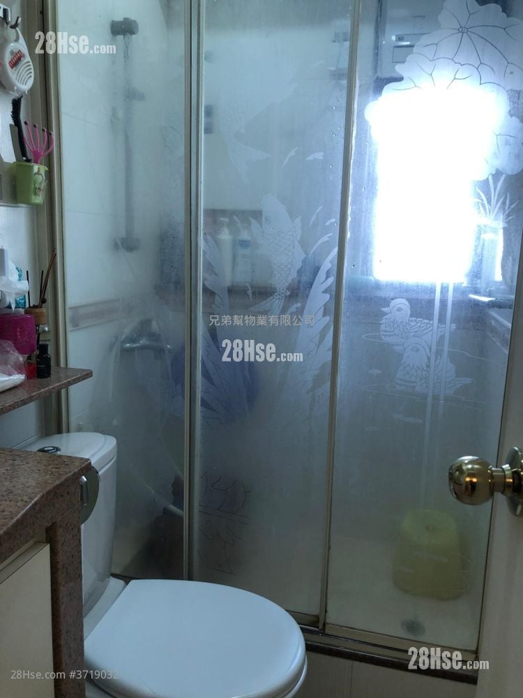 Chan Court Sell 3 Bedrooms , 2 Bathrooms 566 ft²