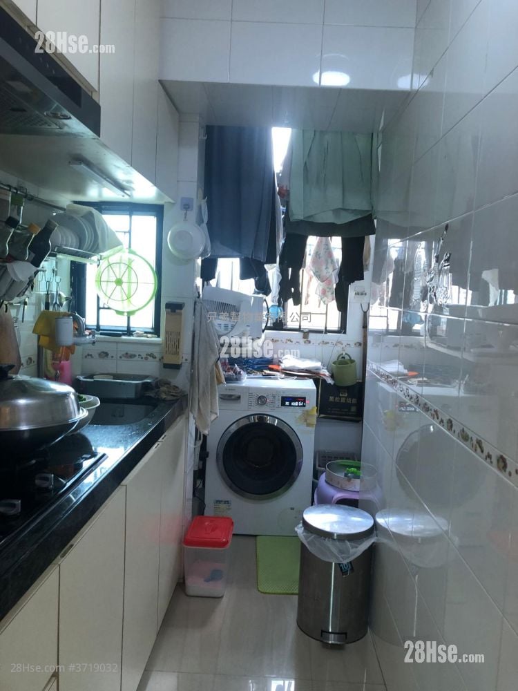 Chan Court Sell 3 Bedrooms , 2 Bathrooms 566 ft²