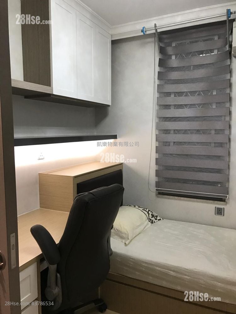 Ning Fung Court Sell 3 Bedrooms , 2 Bathrooms 650 ft²