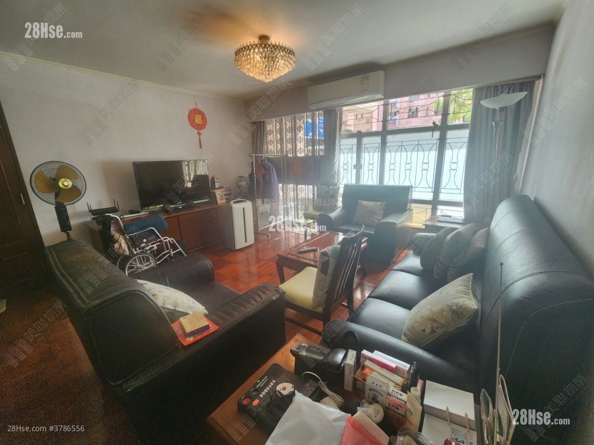 Palace Garden Sell 4 Bedrooms , 3 Bathrooms 1,367 ft²