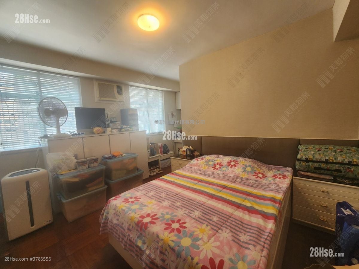 Palace Garden Sell 4 Bedrooms , 3 Bathrooms 1,367 ft²