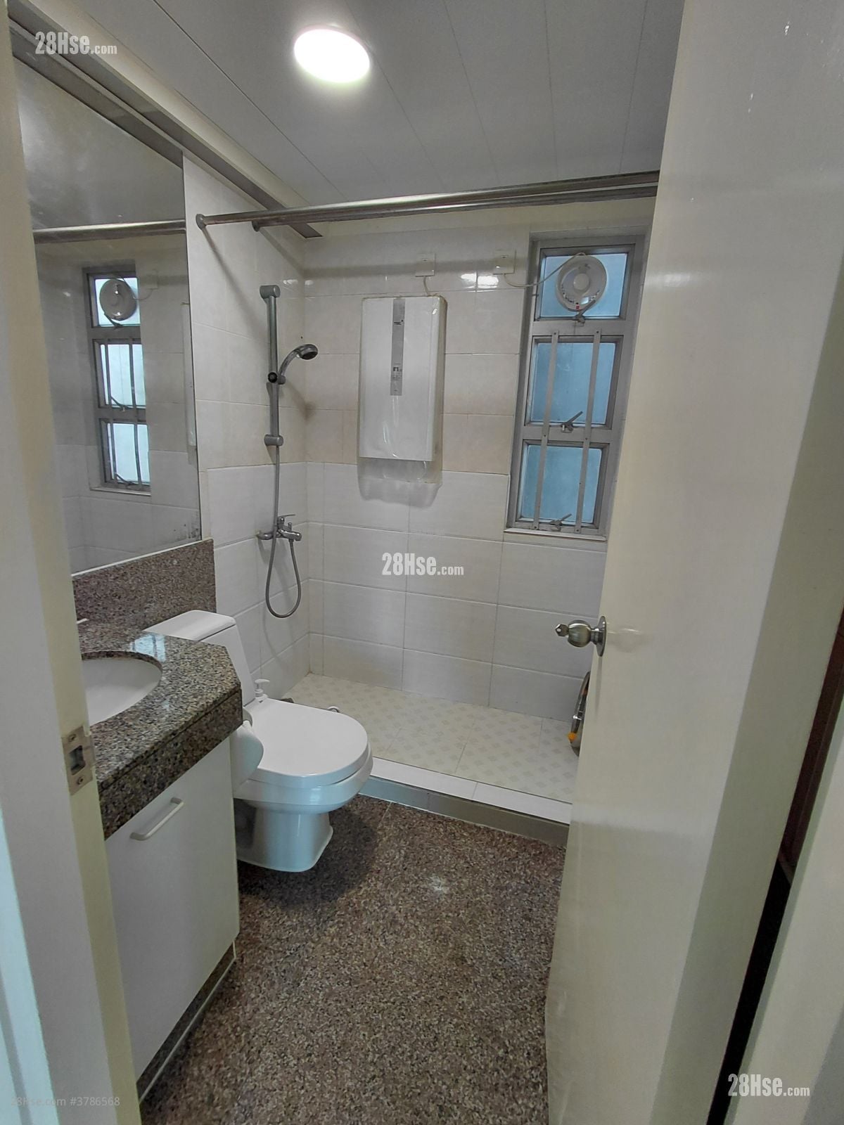 花都广场 租盘 3 房 , 1 浴室 526 平方尺