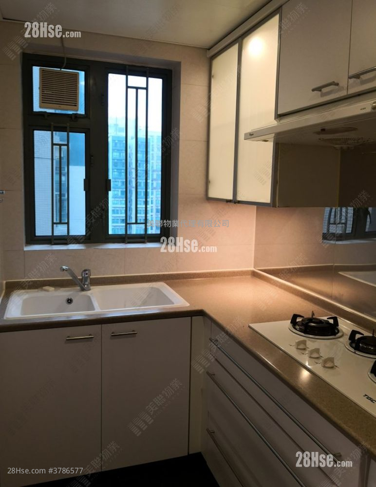 Residence Oasis Sell 4 Bedrooms 850 ft²