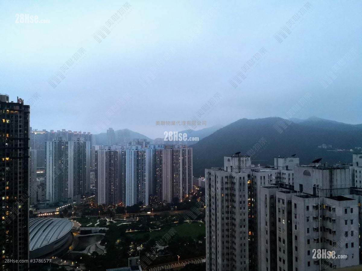 Residence Oasis Sell 4 Bedrooms 850 ft²