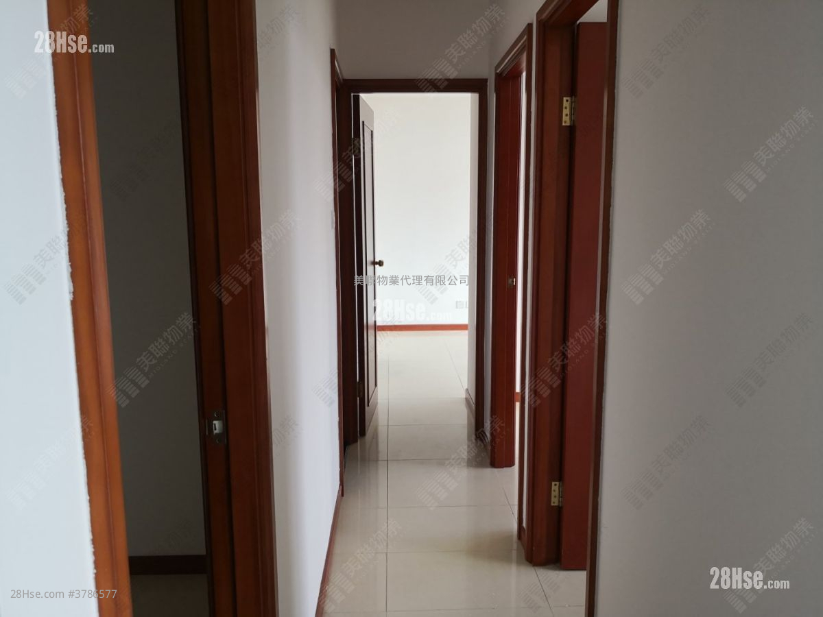 Residence Oasis Sell 4 Bedrooms 850 ft²