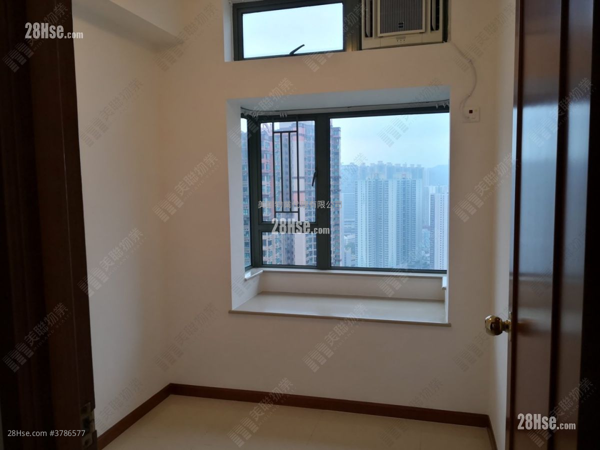 Residence Oasis Sell 4 Bedrooms 850 ft²