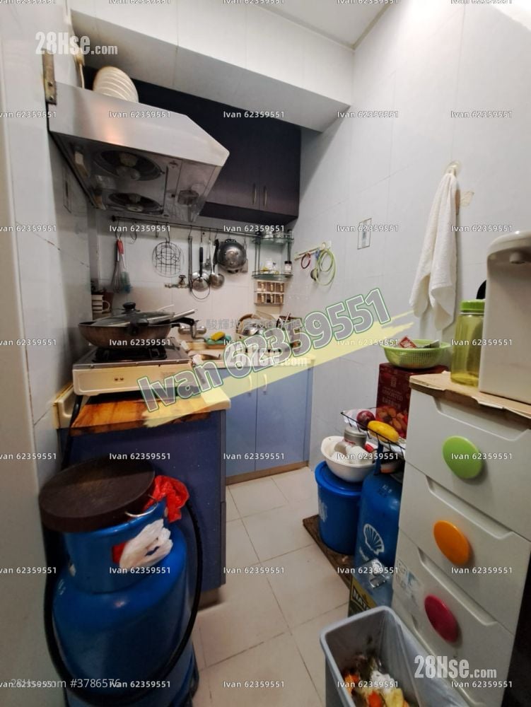 Yue King Building Sell 2 Bedrooms , 1 Bathroom 318 ft²