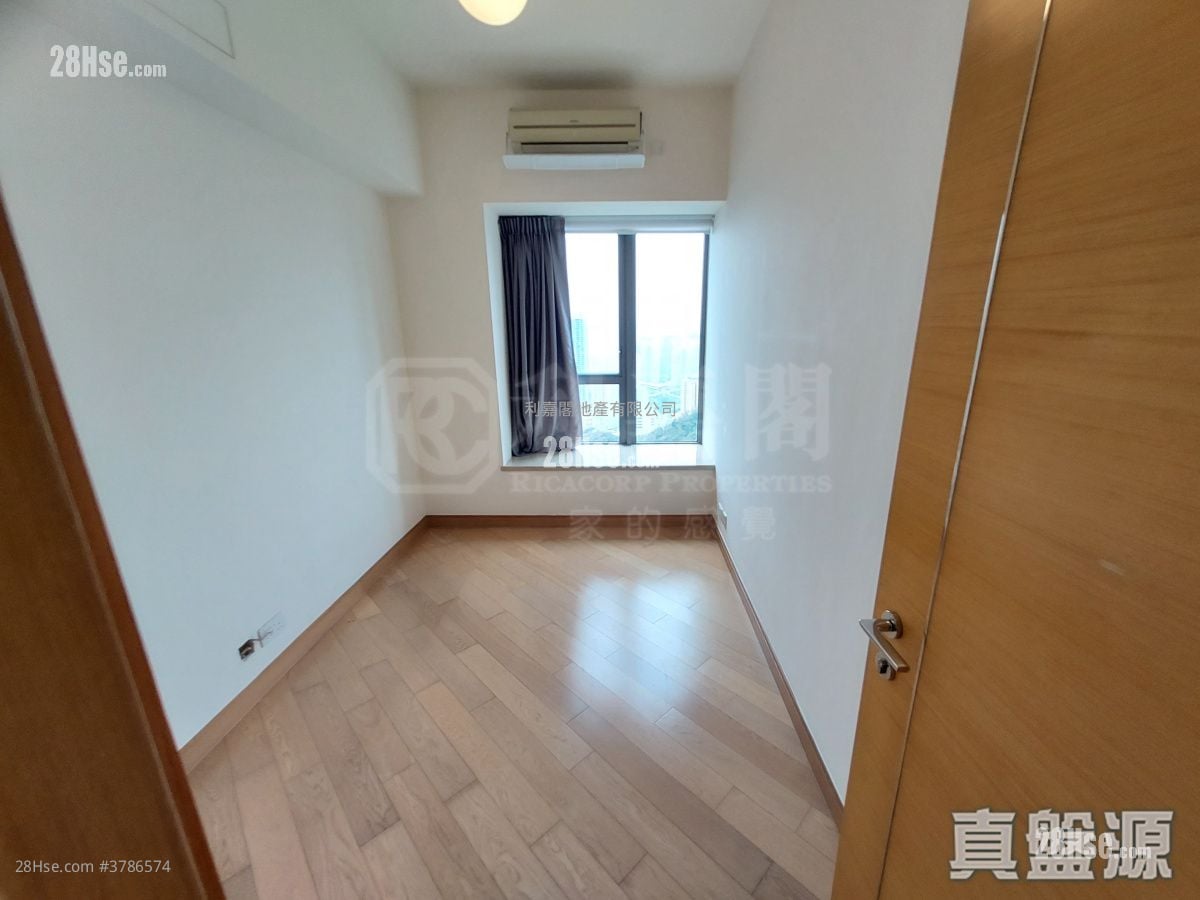 Aria Sell 4 Bedrooms 1,230 ft²