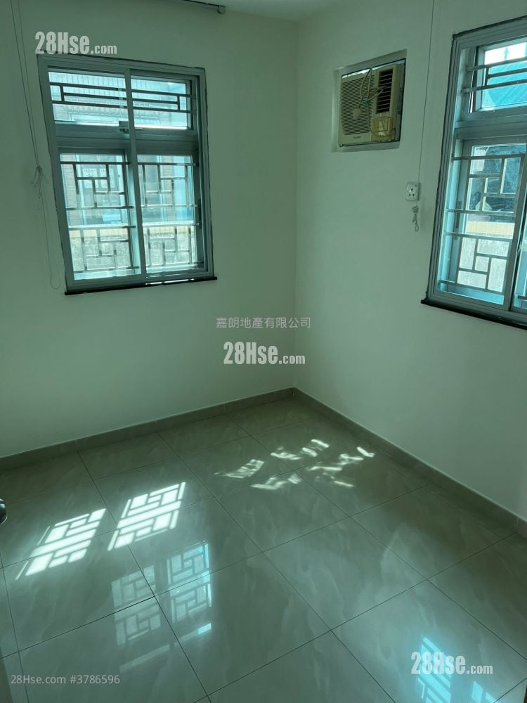 Village Rental 3 Bedrooms , 1 Bathroom 640 ft²